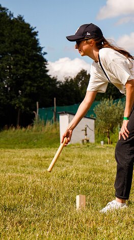 Zabawa integracyjna na świeżym powietrzu podczas wydarzenia Oferteo