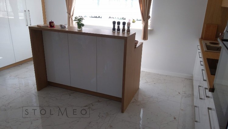 Wyspa z blatem pod hokery