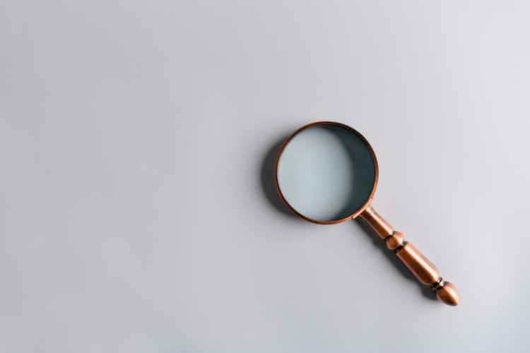 Lupa symbolizująca usługi detektywistyczne