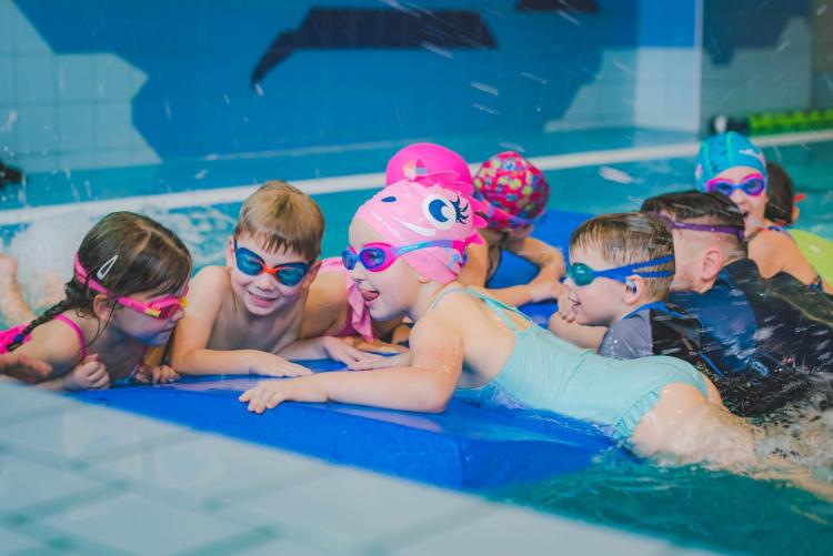 Zalety pływania dla dzieci