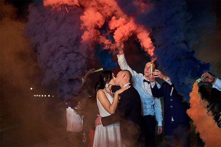 Kreatywne ujęcie pary młodej – Fotografowanie i filmowanie imprez