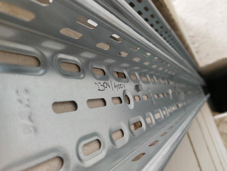 Systemy koryt do prowadzenia przewodów w posadzce