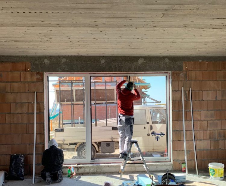Montaż stolarki okiennej w domu jednorodzinnym