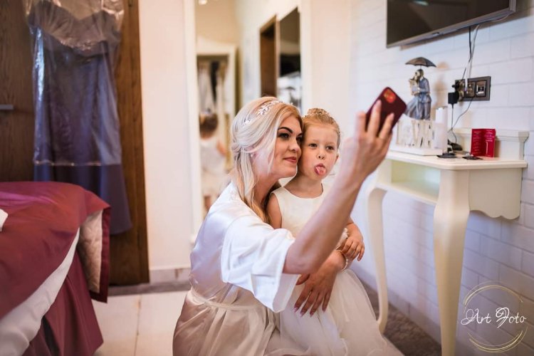 Dziecko na weselu oczami fotografa ślubnego