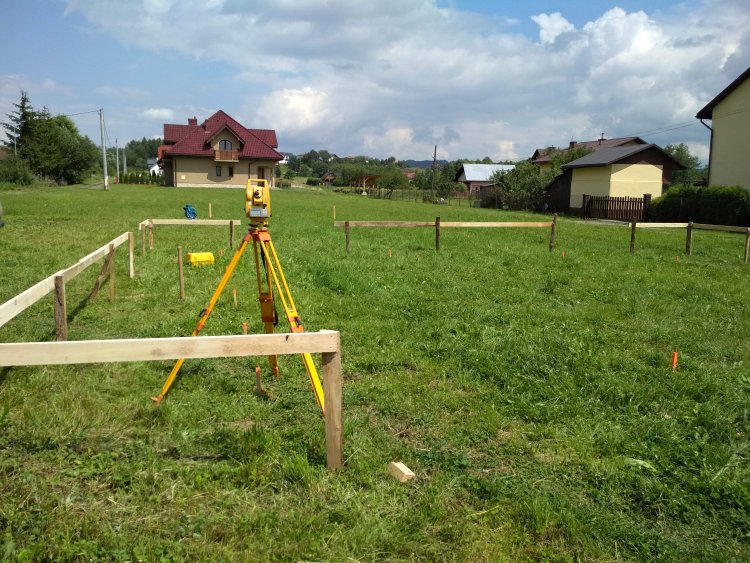 Tyczenie budynku – usługi geodezyjne