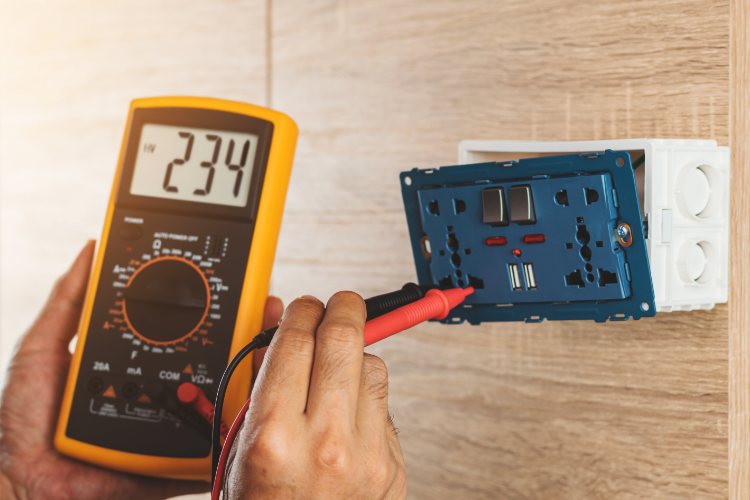 Zdjęcie artykułu Bezpieczeństwo na pierwszym miejscu – jak zadbać o instalację elektryczną w Twoim budynku?